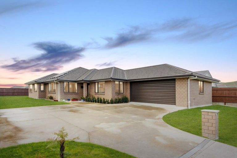 Photo of property in 7 Cyprus Place, Fitzherbert, Palmerston North, 4410