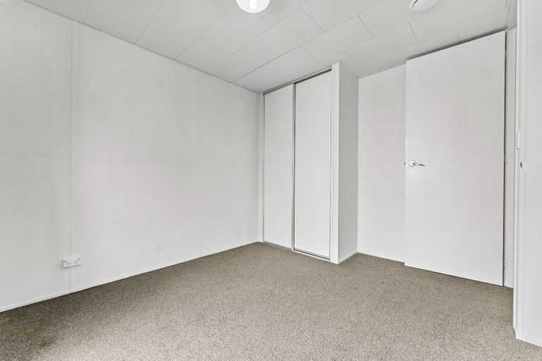 Photo of property in 28 Devonshire Road, Unsworth Heights, Auckland, 0632