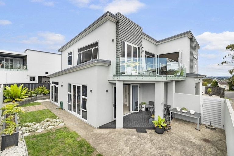 Photo of property in 219 East Coast Road, Campbells Bay, Auckland, 0620