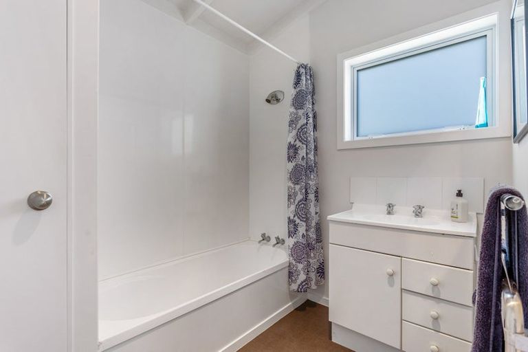 Photo of property in 26a Scott Road, Stanmore Bay, Whangaparaoa, 0932