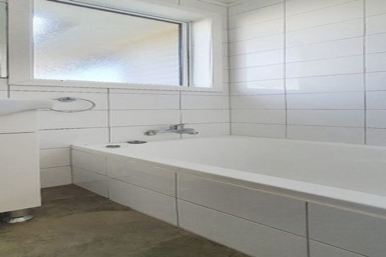 Photo of property in 28 Middlemore Crescent, Papatoetoe, Auckland, 2025