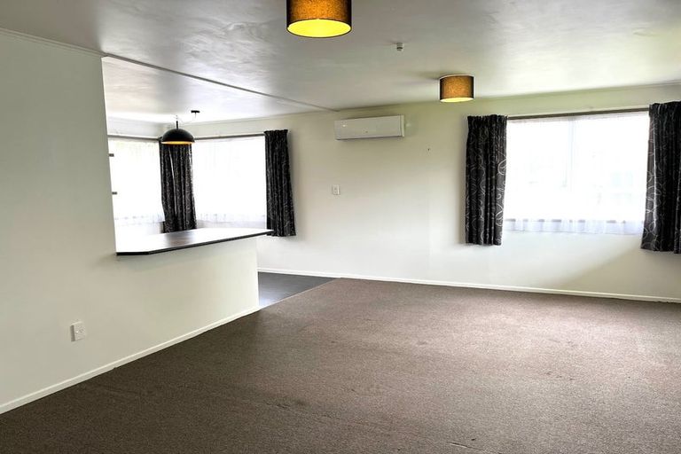 Photo of property in 32 Roick Parade, Glen Eden, Auckland, 0602