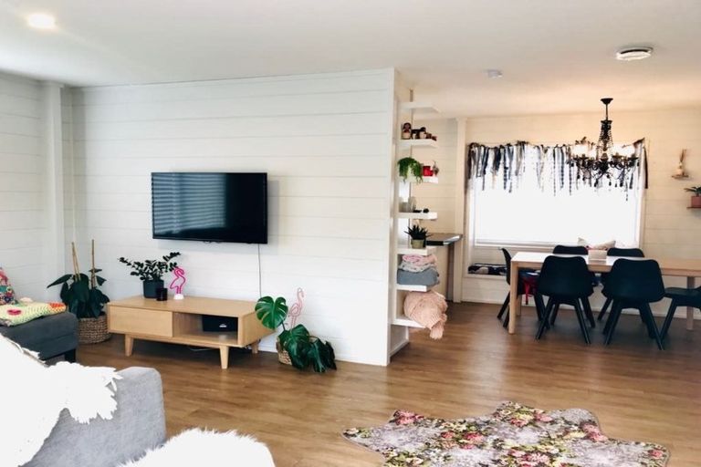 Photo of property in 2/35 Sunnynook Road, Forrest Hill, Auckland, 0620