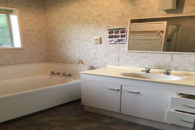 Photo of property in 19 Russleigh Drive, Dinsdale, Hamilton, 3204