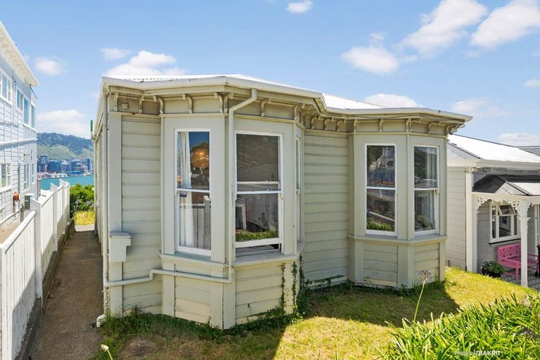 Photo of property in 4 Shannon Street, Mount Victoria, Wellington, 6011