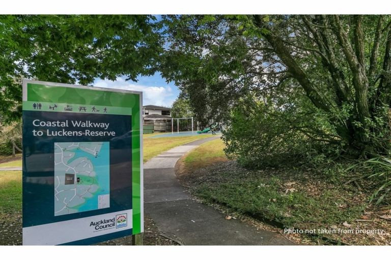 Photo of property in 1/38 Sailfish Drive, West Harbour, Auckland, 0618