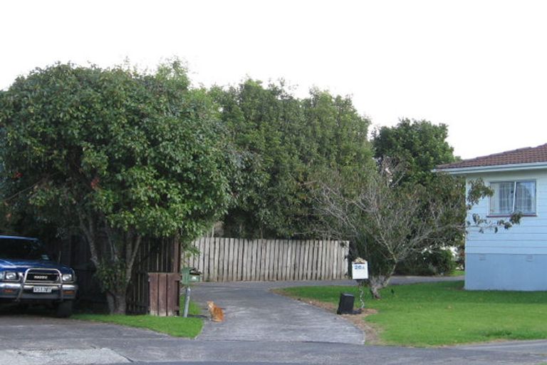 Photo of property in 1/26 Compass Place, Te Atatu Peninsula, Auckland, 0610