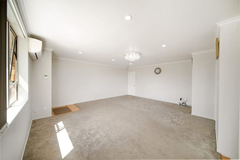 Photo of property in 11 Naylors Drive, Mangere, Auckland, 2022