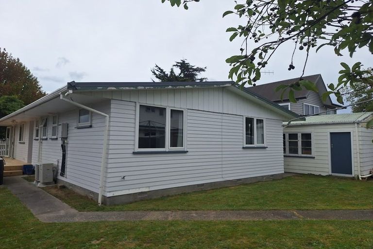 Photo of property in 15 Matuku Street, Heretaunga, Upper Hutt, 5018