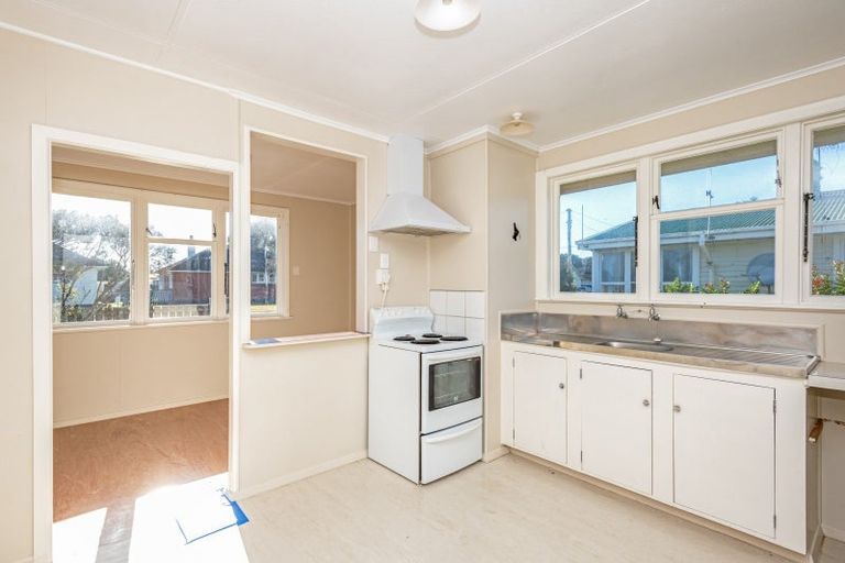 Photo of property in Clifton School, 71 Taumaihi Street, Bulls, 4818