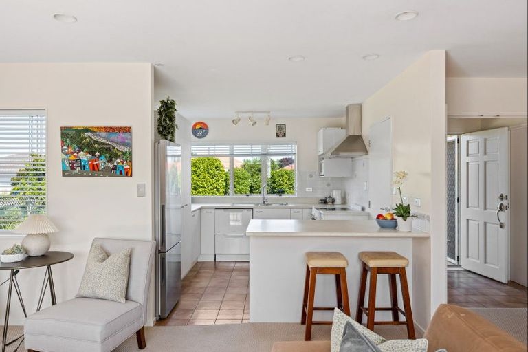 Photo of property in 94 Lakeside Drive, Orewa, 0931