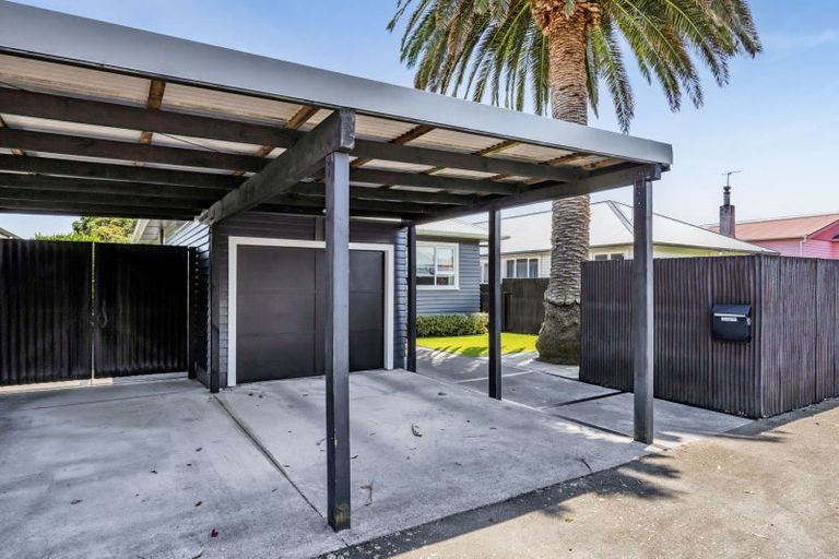 Photo of property in 290 Devon Street West, New Plymouth, 4310