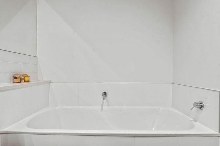 Photo of property in 206 Hobsonville Point Road, Hobsonville, Auckland, 0616