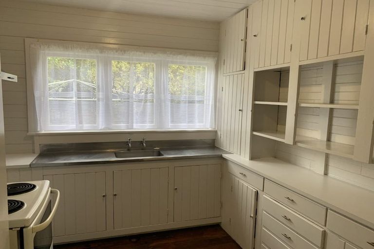 Photo of property in 35 Knowles Street, Terrace End, Palmerston North, 4410