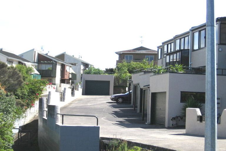 Photo of property in 2/6 City View Terrace, Birkenhead, Auckland, 0626