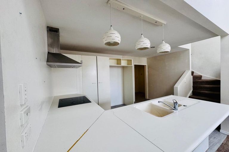 Photo of property in 25 Montilla Place, Manurewa, Auckland, 2102