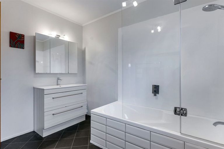 Photo of property in 41 Lingham Crescent, Torbay, Auckland, 0630