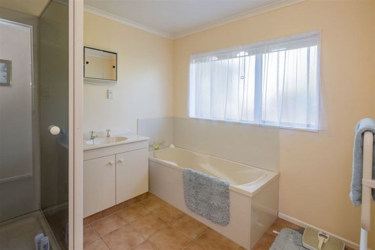 Photo of property in 17 Ryder Crescent, Levin, 5510