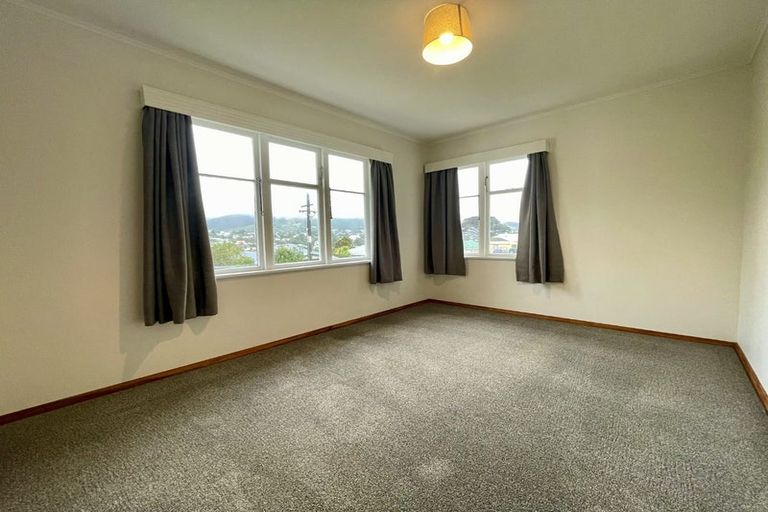 Photo of property in 69 Taylor Terrace, Tawa, Wellington, 5028
