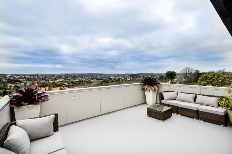 Photo of property in 148 Luckens Road, West Harbour, Auckland, 0618