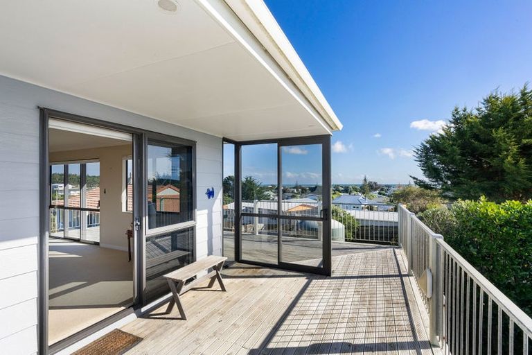 Photo of property in 15 Aranui Avenue, Waitarere Beach, Levin, 5510