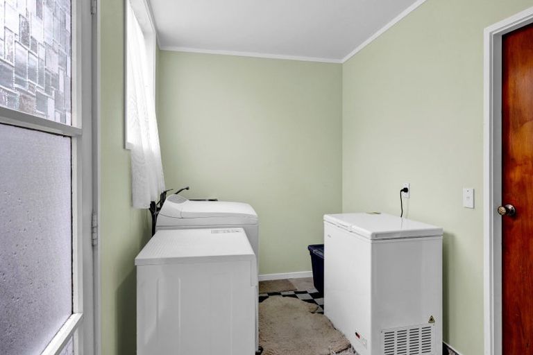 Photo of property in 6 Kamahi Place, Inglewood, 4330