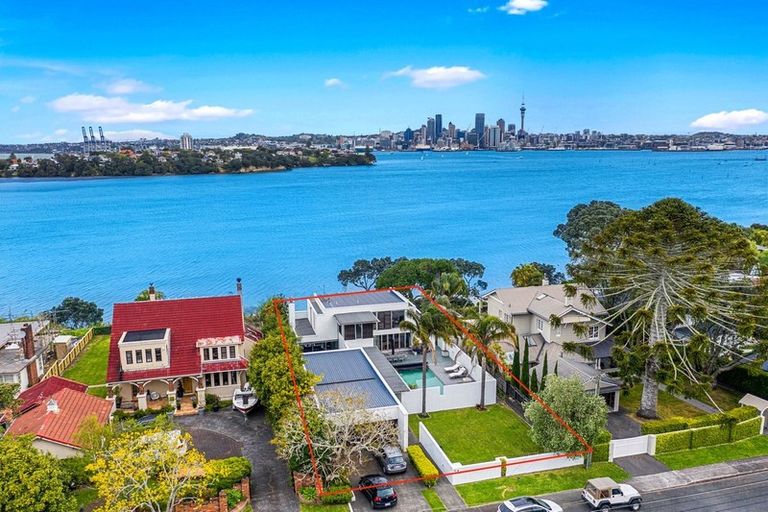 Photo of property in 25 Norwood Road, Bayswater, Auckland, 0622