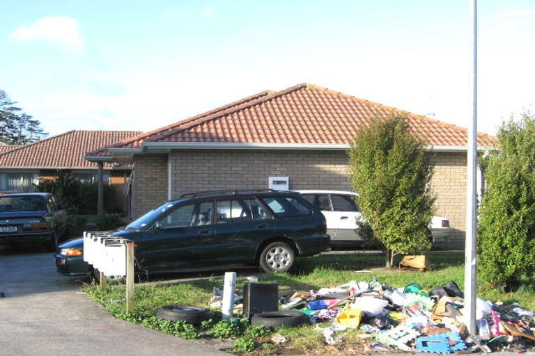 Photo of property in 10/1 Juliana Way, Glendene, Auckland, 0602