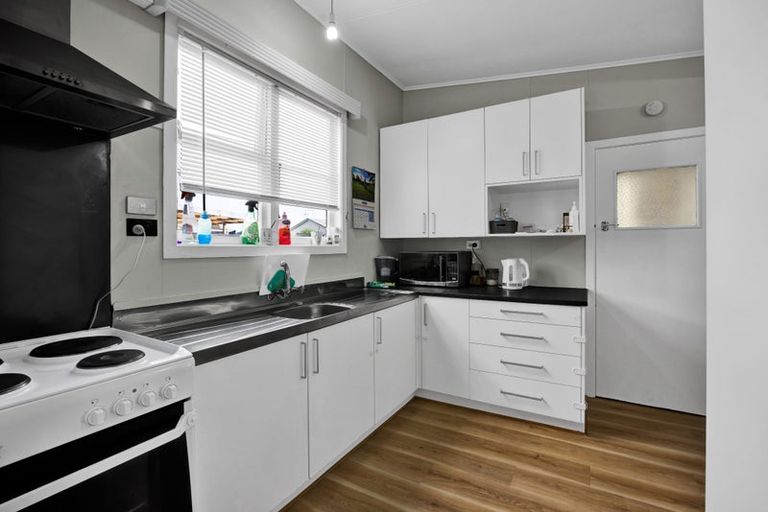 Photo of property in 11 Princes Street, Hawera, 4610