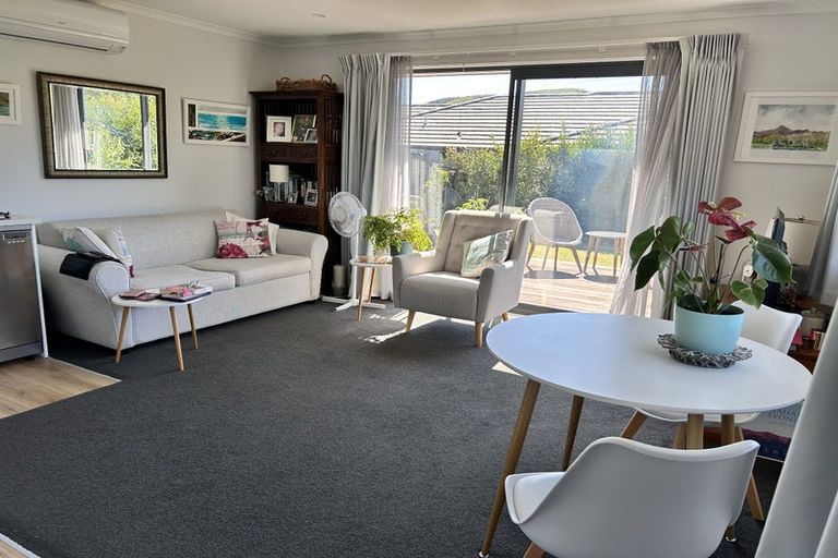 Photo of property in 15 Applemoors Way, Riverhead, 0820