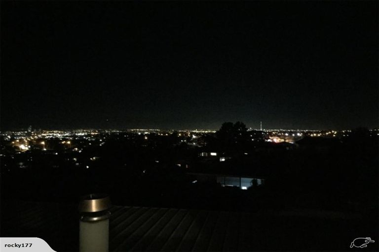 Photo of property in 627a Glenfield Road, Totara Vale, Auckland, 0629