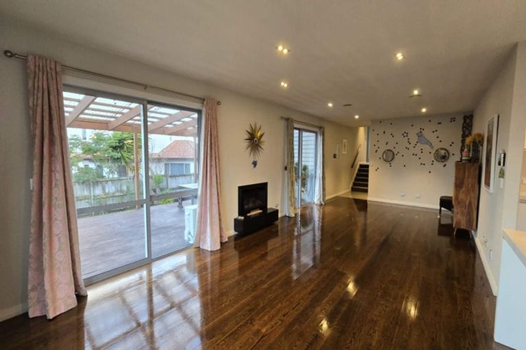 Photo of property in 34 Leburn Crescent, Flat Bush, Auckland, 2016