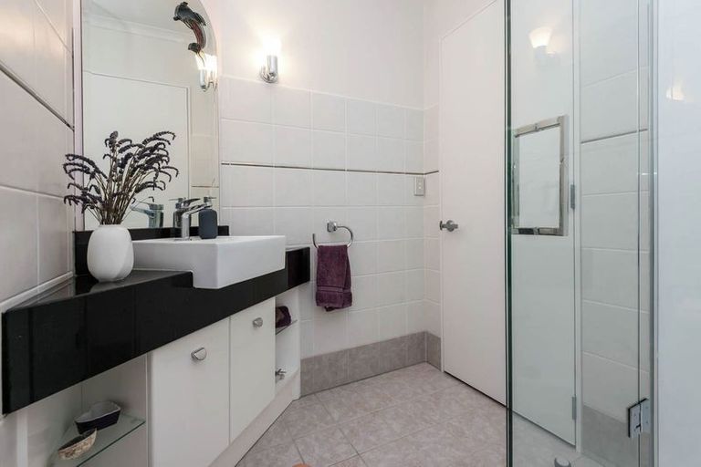 Photo of property in 2/3 Colmar Road, Mellons Bay, Auckland, 2014