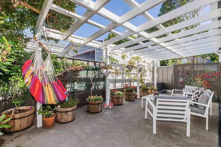 Photo of property in 2c Cashmere Avenue, Khandallah, Wellington, 6035