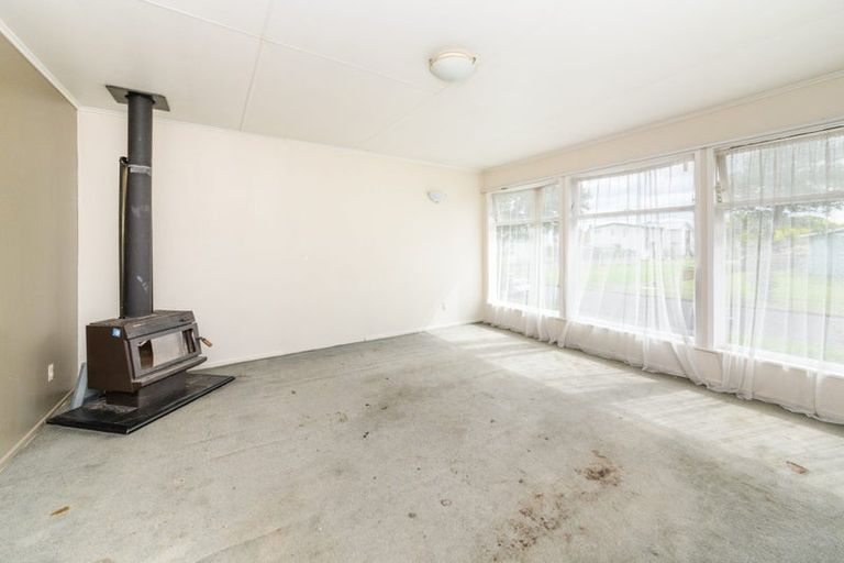 Photo of property in 52 Halswell Crescent, Westbrook, Palmerston North, 4412