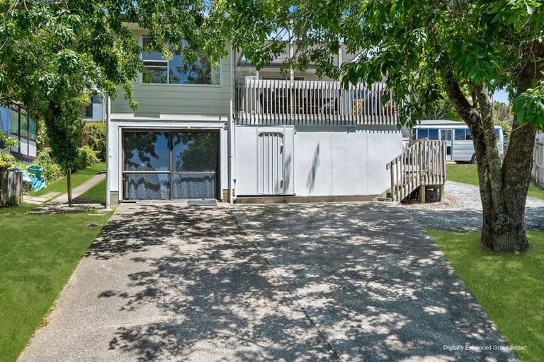 Photo of property in 10 Glucina Place, Glen Eden, Auckland, 0602