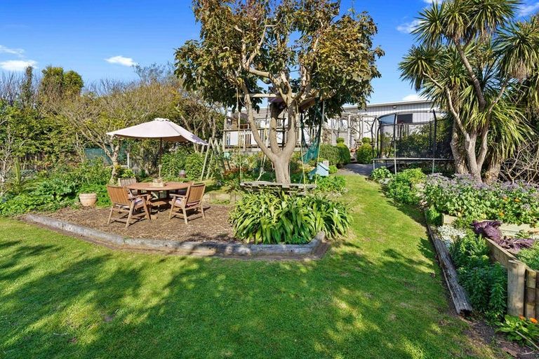 Photo of property in 7 Kawau Grove, Waikanae Beach, Waikanae, 5036