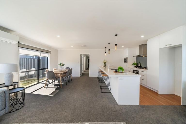 Photo of property in 34 Te Kaeaea Crescent, Wallaceville, Upper Hutt, 5018