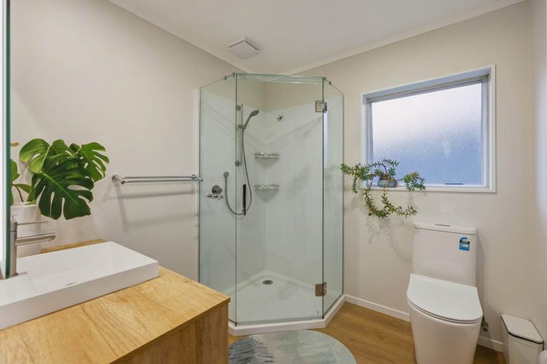 Photo of property in 22 Windfall Grove, Greenhithe, Auckland, 0632