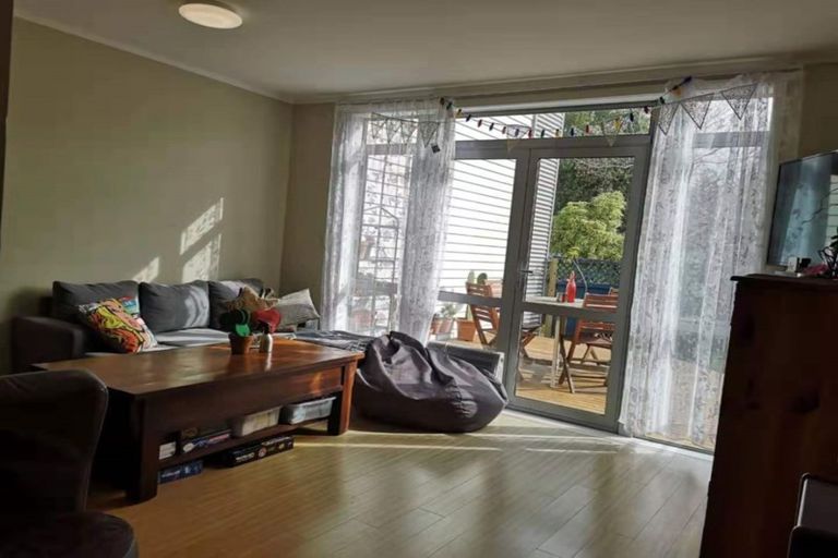 Photo of property in 14/15 Andersons Road, Oteha, Auckland, 0632