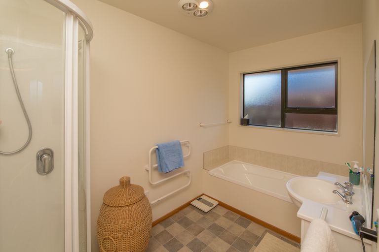 Photo of property in 4 Chesterfield Mews, Russley, Christchurch, 8042