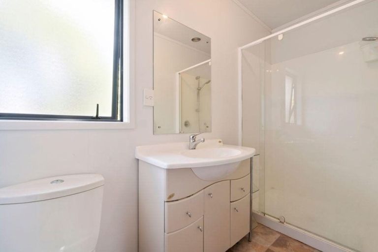 Photo of property in 48b Harmel Road, Glendene, Auckland, 0602