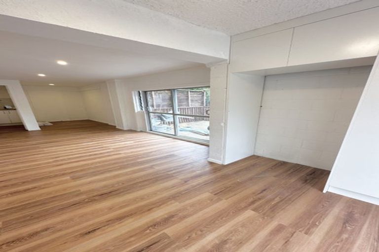 Photo of property in 2/59 Pupuke Road, Birkenhead, Auckland, 0627