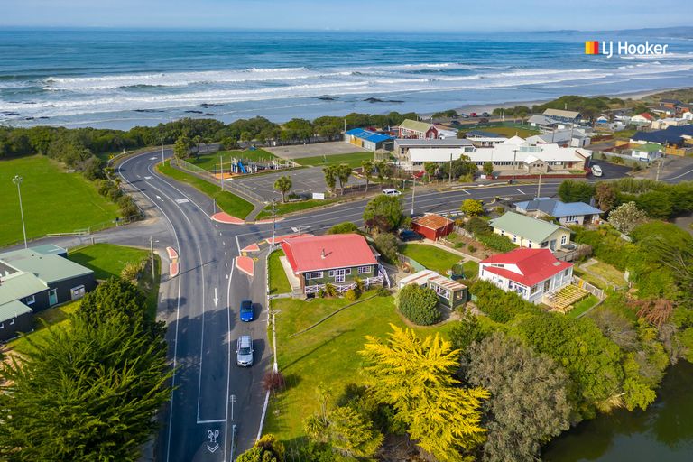 Photo of property in 1 Bath Street, Brighton, Dunedin, 9035