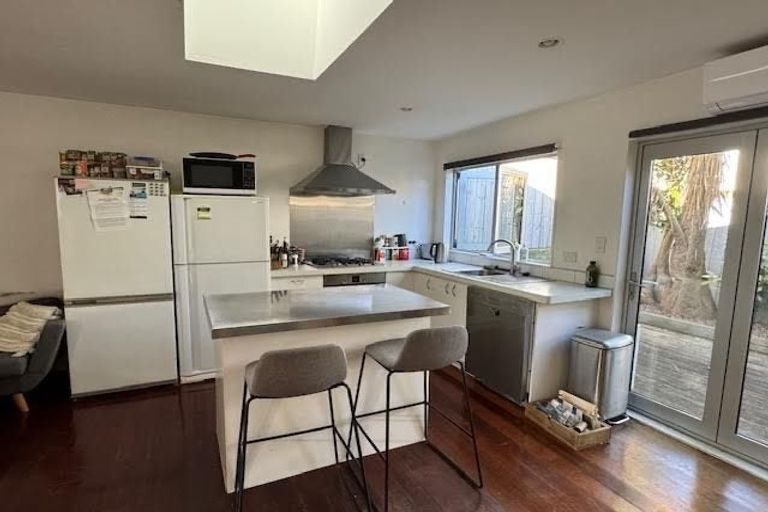 Photo of property in 41 Brougham Street, Mount Victoria, Wellington, 6011