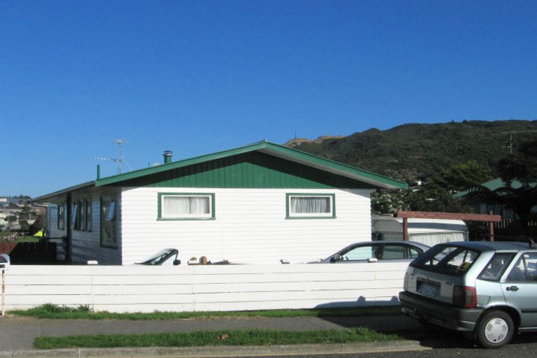 Photo of property in 17 Te Arataura Street, Takapuwahia, Porirua, 5022