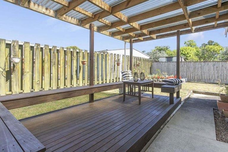 Photo of property in 2/5 Wanaka Place, Pakuranga Heights, Auckland, 2010