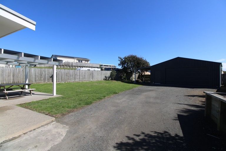 Photo of property in 14 Brown Terrace, Foxton Beach, Foxton, 4815