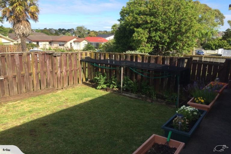 Photo of property in 27 Lisa Rise, Half Moon Bay, Auckland, 2012
