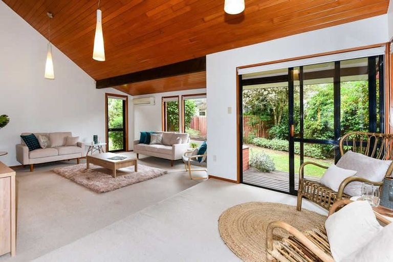 Photo of property in 12 Rembrandt Place, Burnside, Christchurch, 8053